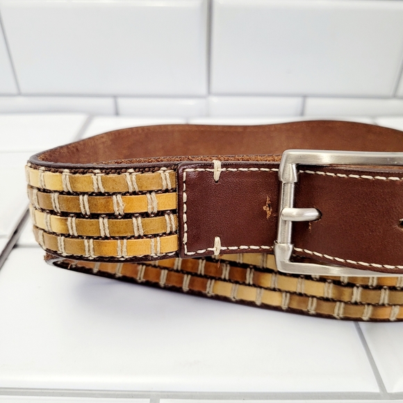 TOMMY BAHAMA Men’s Unique Brown Multi Tone Leather Belt Silver Hardware 1inWSiz - Picture 2 of 11